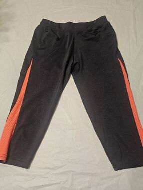 Women’s Gray Knee-Length Leggings with Orange  Side Panel. Sz  S